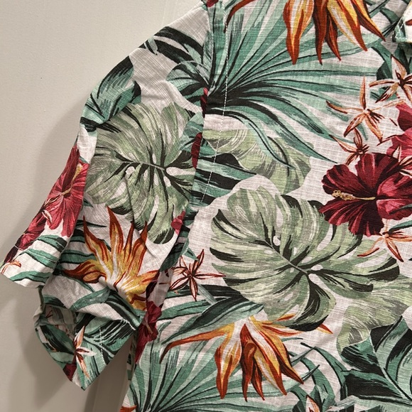Like New: Serge Blanco short sleeve collared button down cotton large hibiscus - Picture 5 of 9